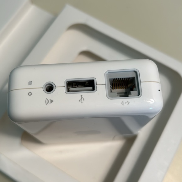 AirPort Express 1st Genertion GUC - Picture 5 of 6